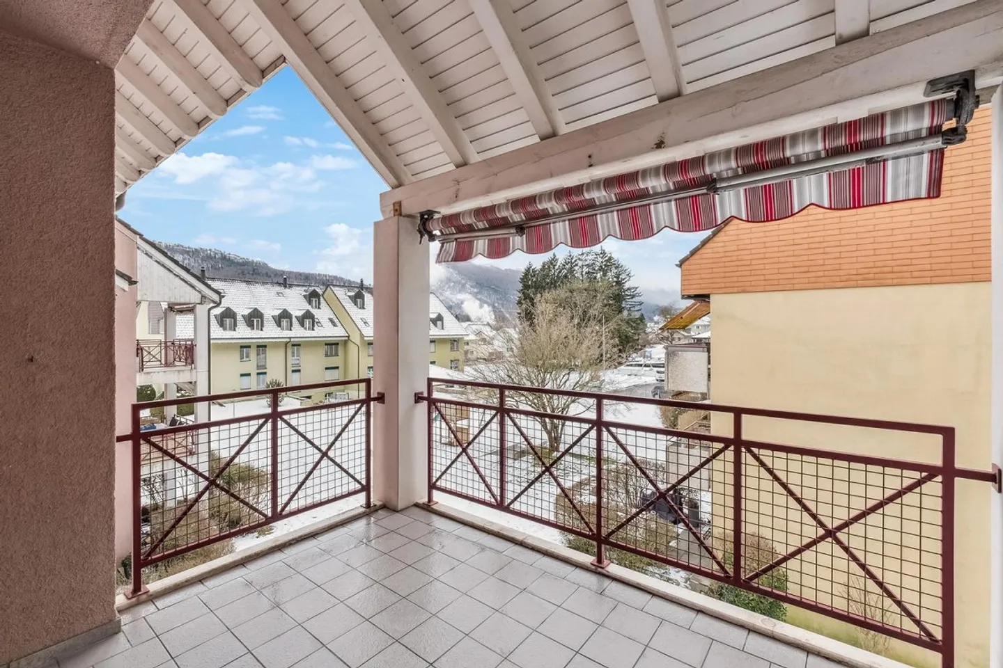 Charming penthouse with balcony - Photo 8 of 9