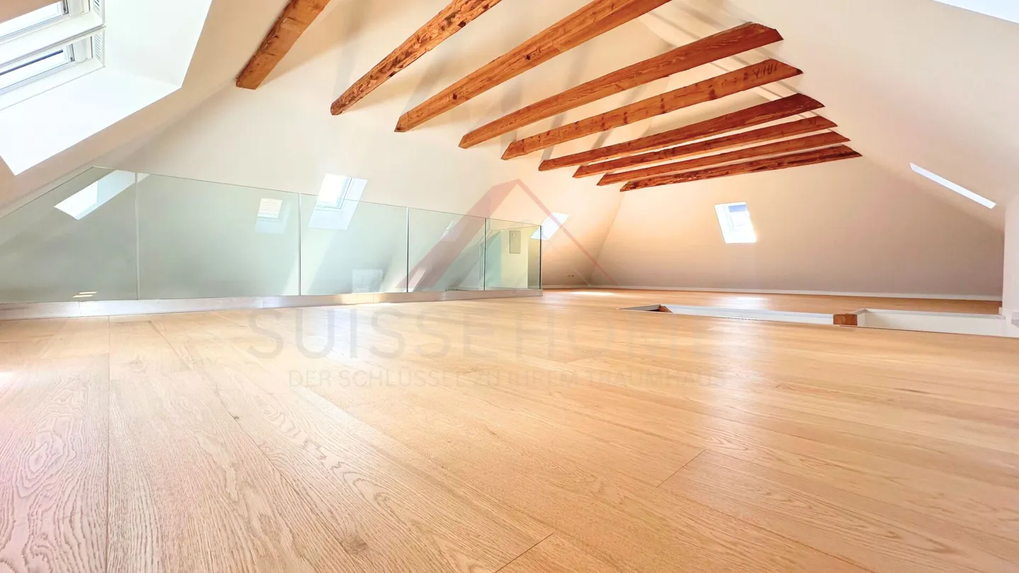 Magnifico duplex di 200 m² con soppalco e fascino d'epoca - Foto 4 di 12