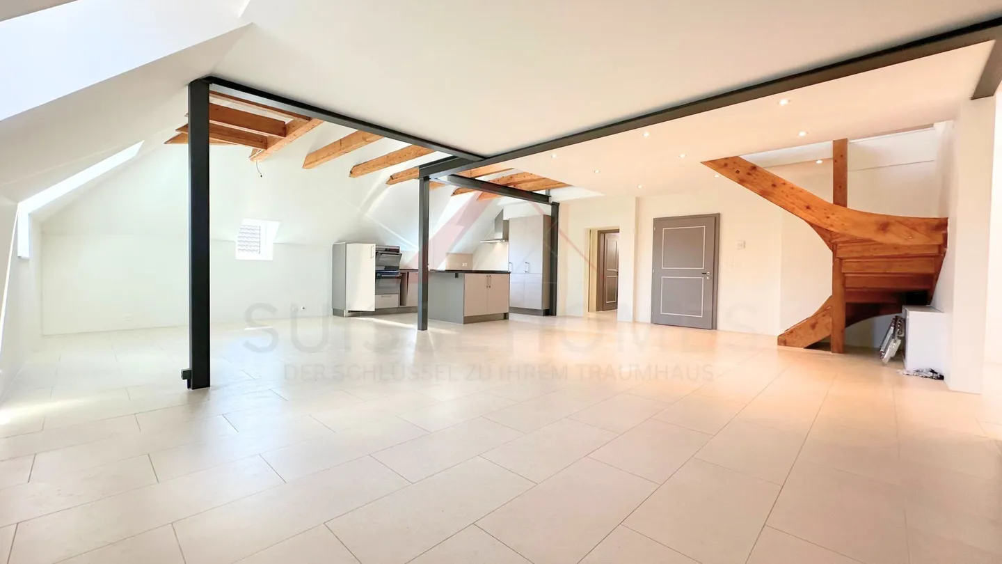 Magnifico duplex di 200 m² con soppalco e fascino d'epoca - Foto 2 di 12