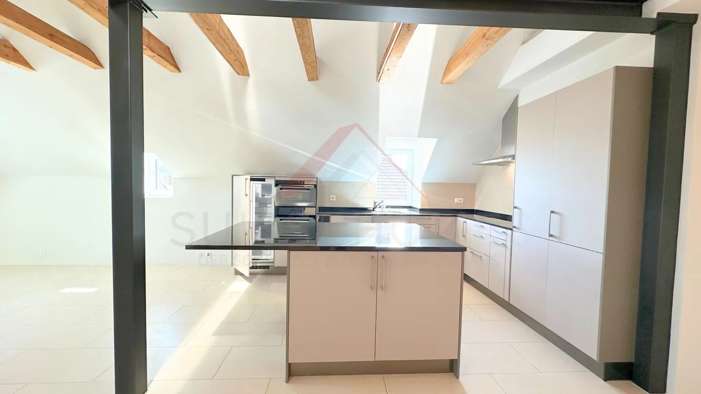Magnifico duplex di 200 m² con soppalco e fascino d'epoca - Foto 8 di 12