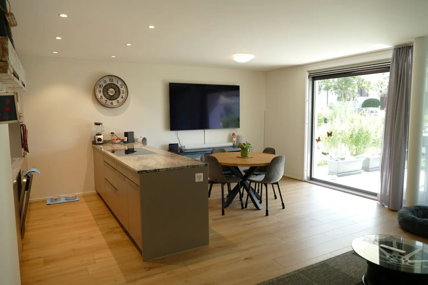 4.5-room ground floor apartment with garden seating area - Photo 2 of 13