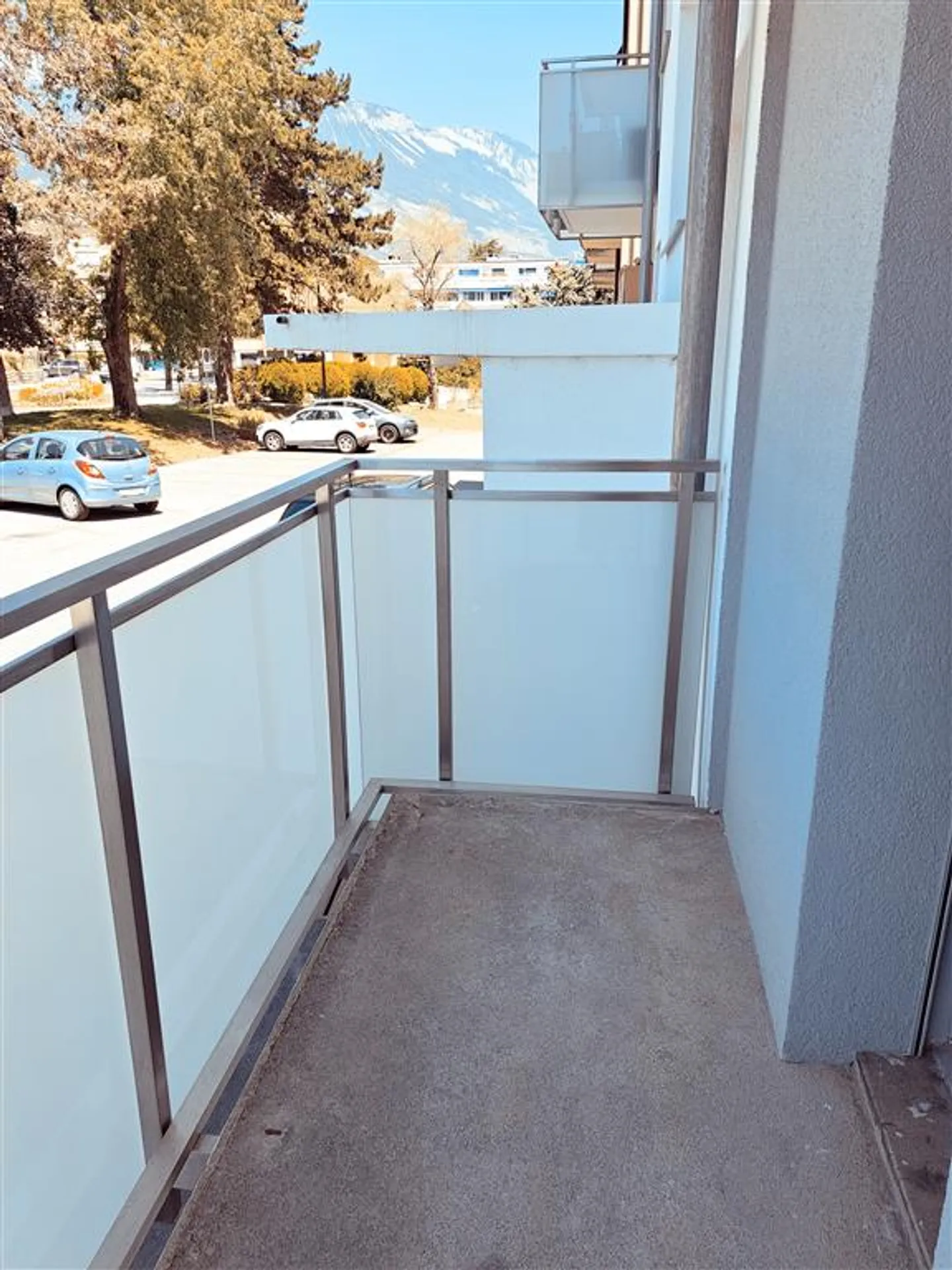 Charming Studio with Balcony - Photo 4 of 6