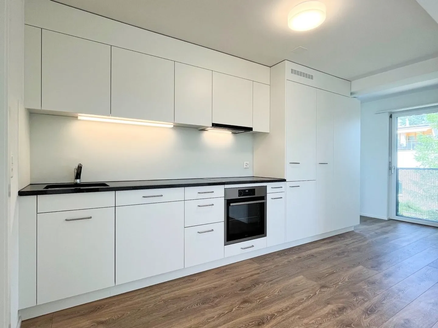 Appartement de 3,5 pièces entièrement rénové en 2023 - Photo 2 sur 9