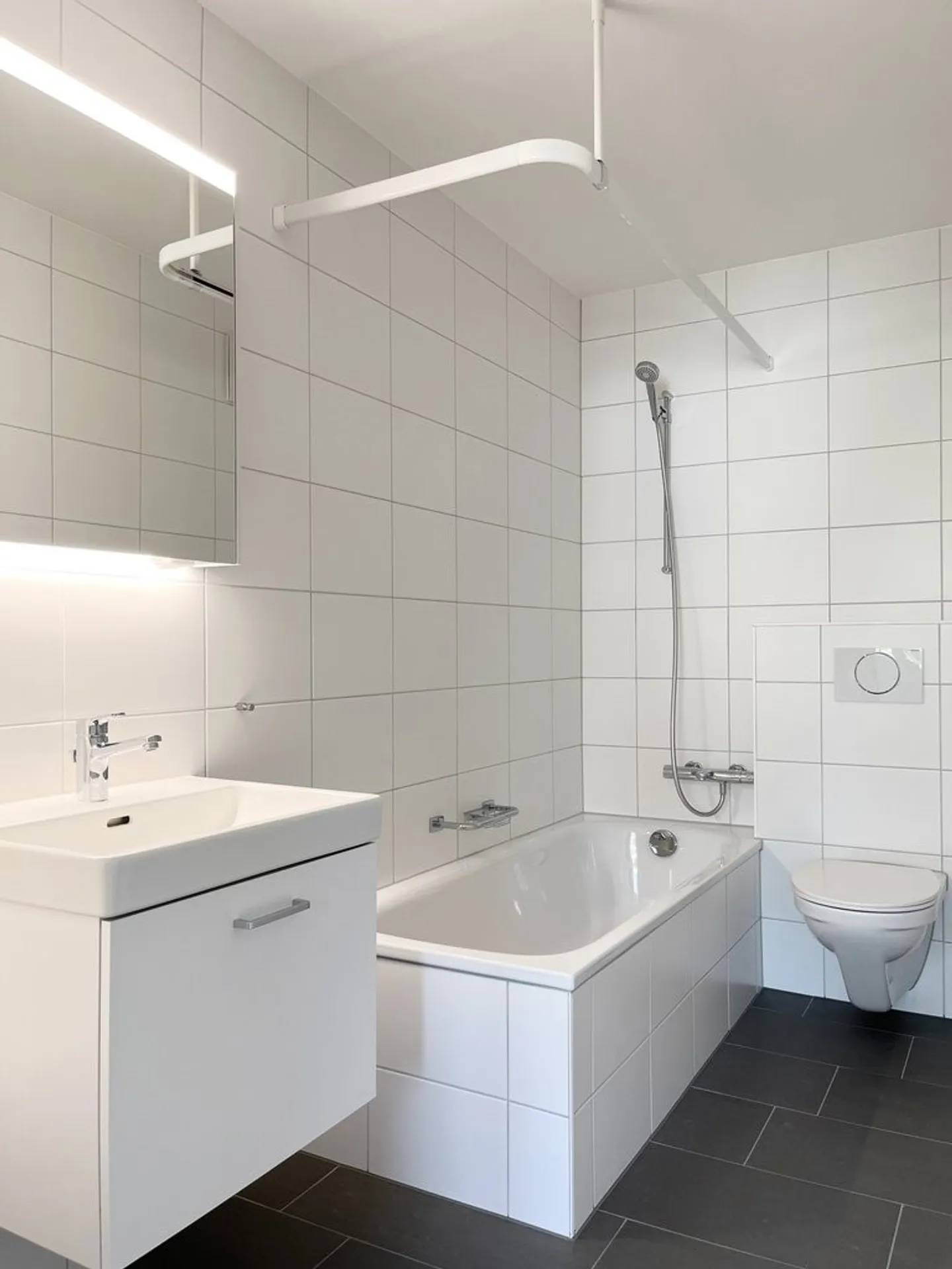 Appartement de 3,5 pièces entièrement rénové en 2023 - Photo 7 sur 9