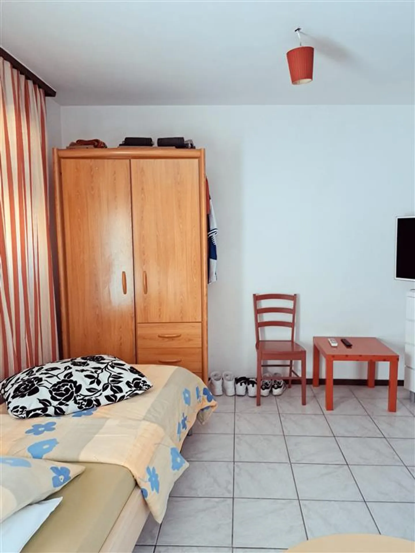 Charming Studio with Balcony - Photo 3 of 6