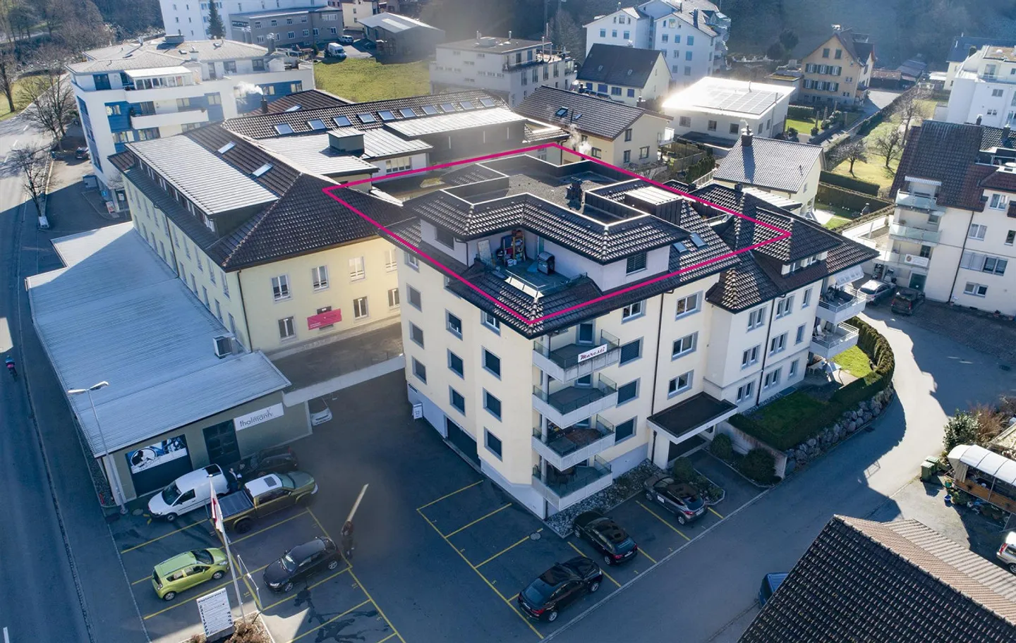 Luminoso appartamento attico di 3,5 locali con due terrazze sul tetto - Foto 1 di 2