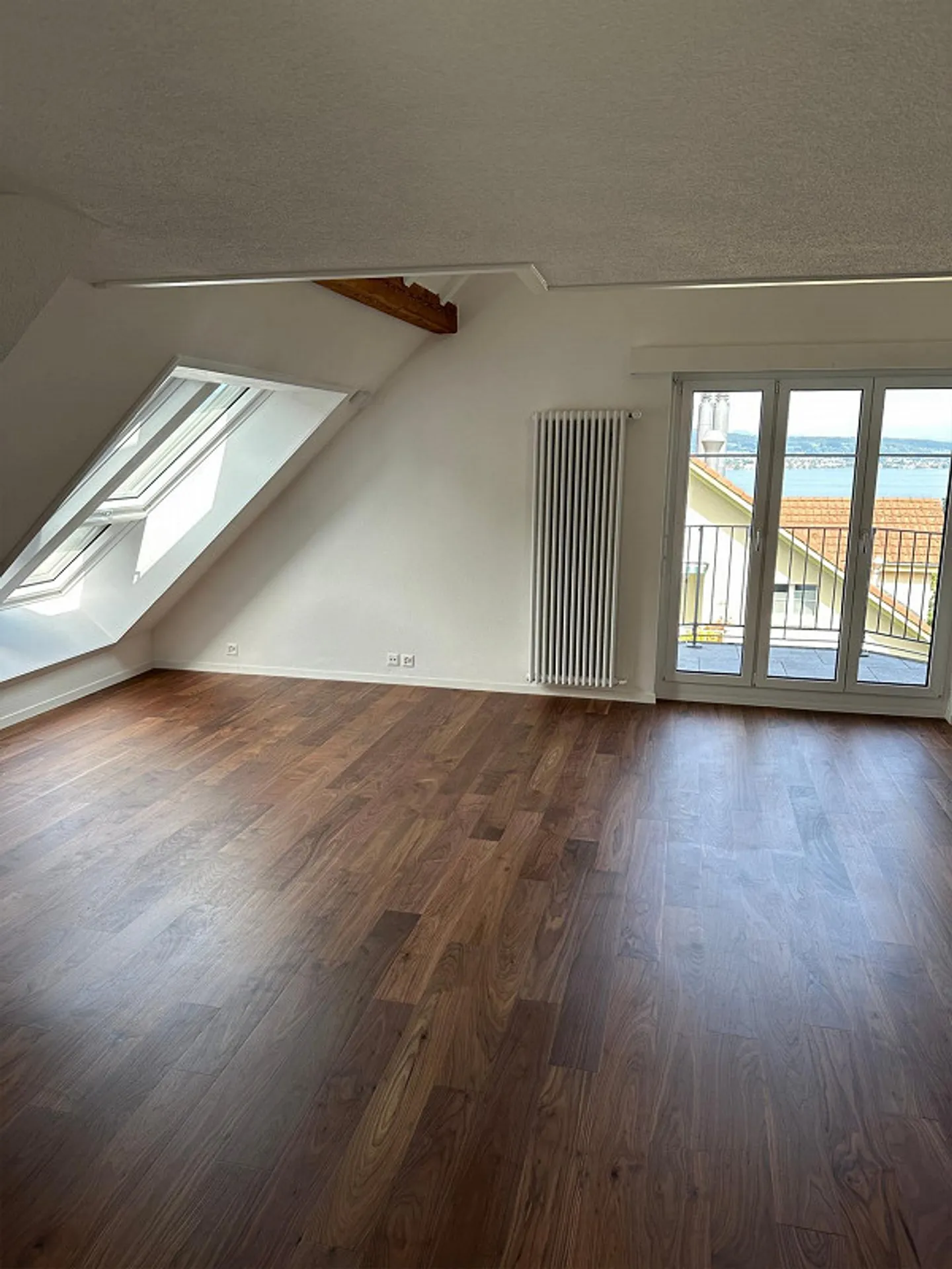 Unique 2.5 Room Apartment in Optimal Location - Photo 3 of 13