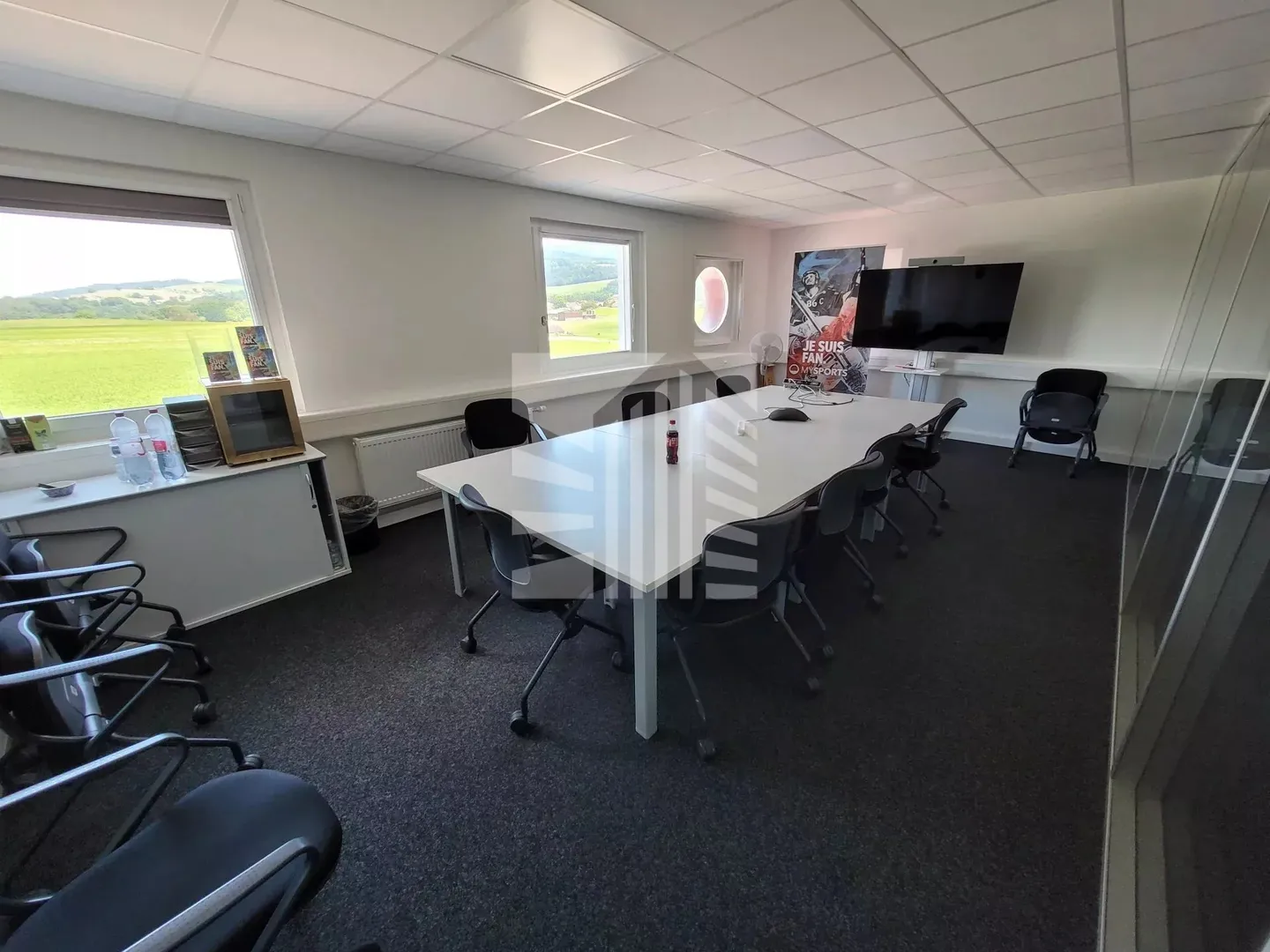 Mixed-use building for rent - Photo 5 of 15