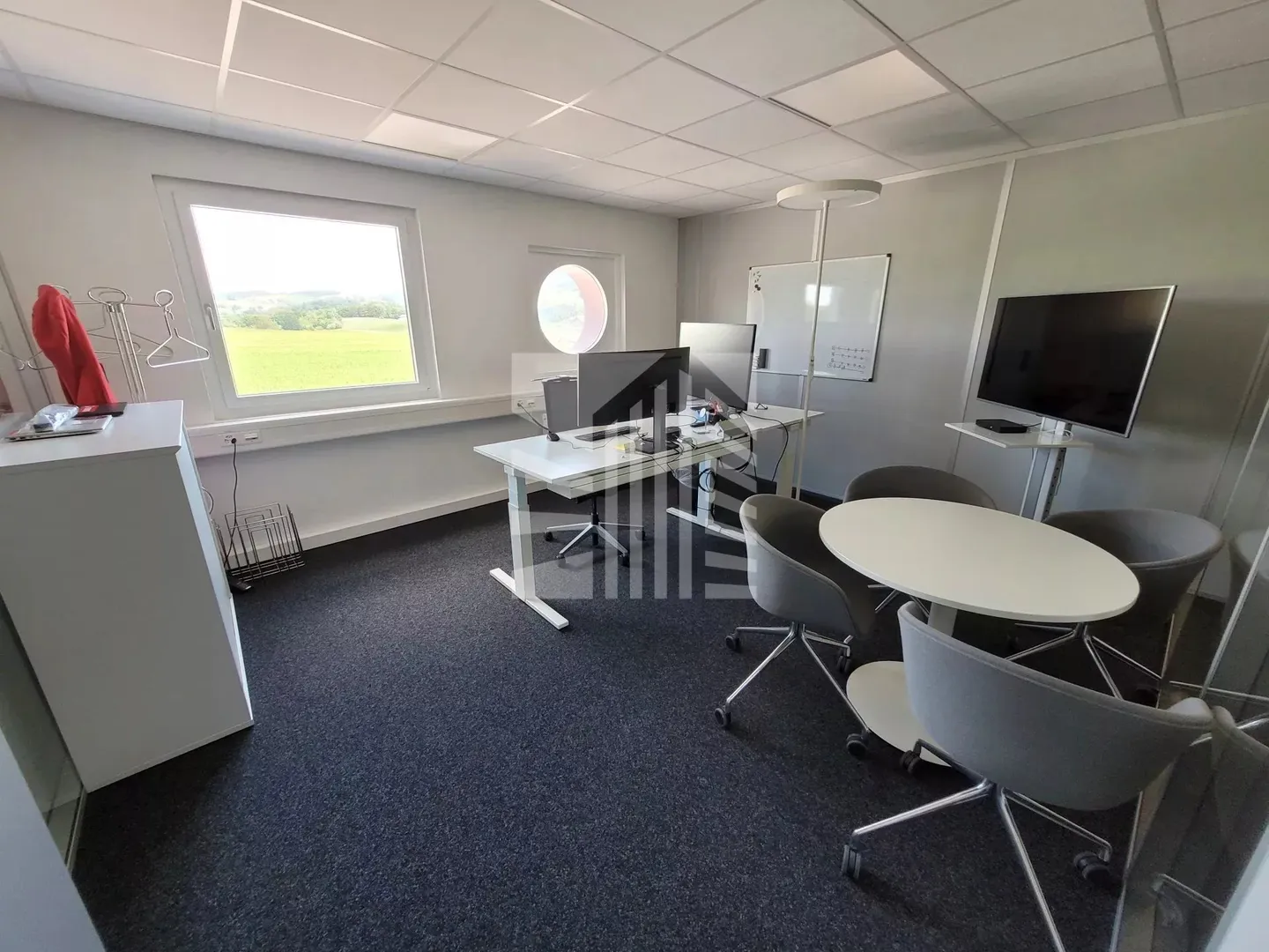 Mixed-use building for rent - Photo 8 of 15