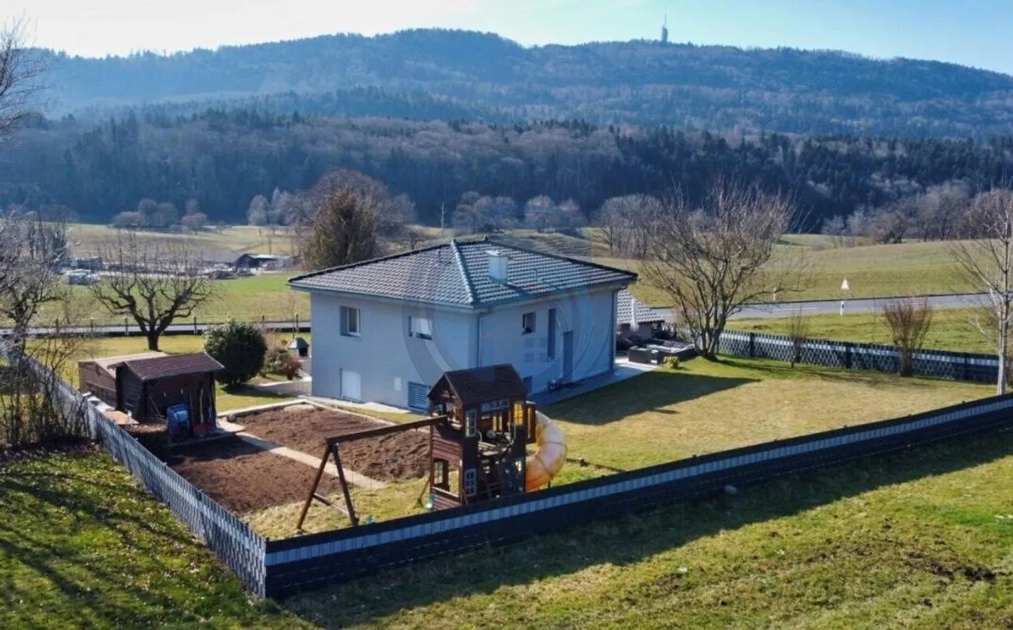 BELLE VILLA INDIVIDUELLE RÉNOVÉE AVEC GRAND TERRAIN ET VUE DÉGAGÉE - Foto 2 von 8