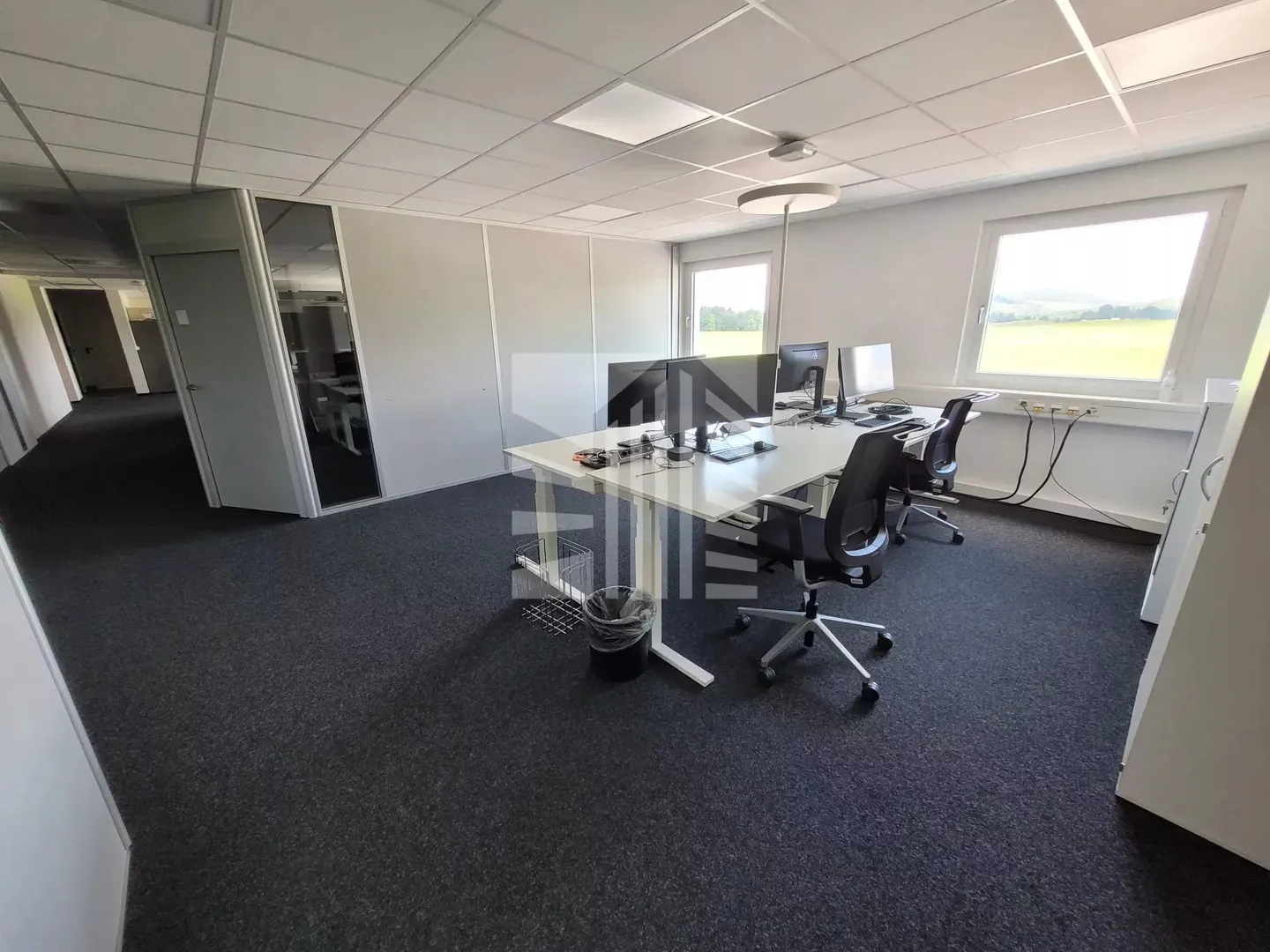 Mixed-use building for rent - Photo 10 of 15