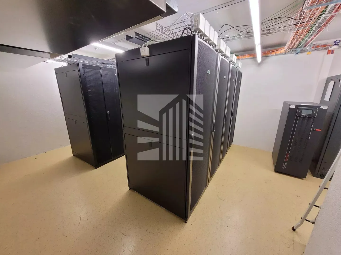 Mixed-use building for rent - Photo 14 of 15