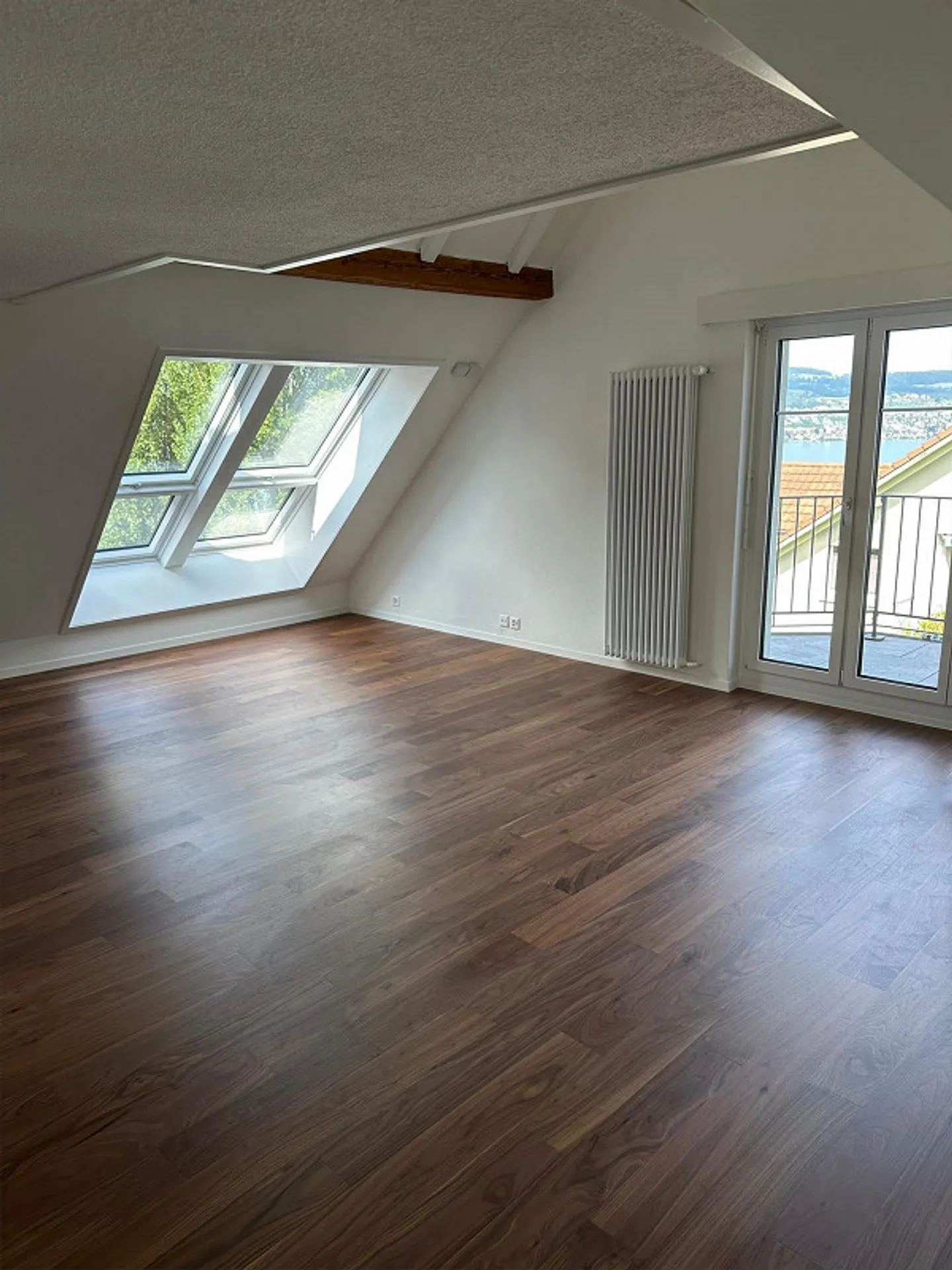 Unique 2.5 Room Apartment in Optimal Location - Photo 4 of 13