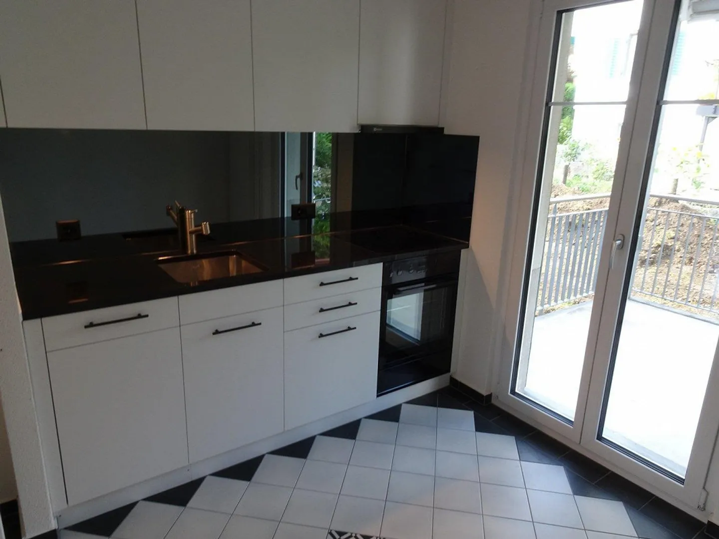 Unique 2.5 Room Apartment in Optimal Location - Photo 11 of 13