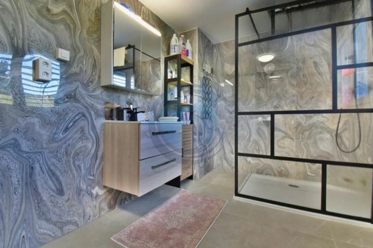 BELLE VILLA INDIVIDUELLE RÉNOVÉE AVEC GRAND TERRAIN ET VUE DÉGAGÉE - Foto 7 von 8