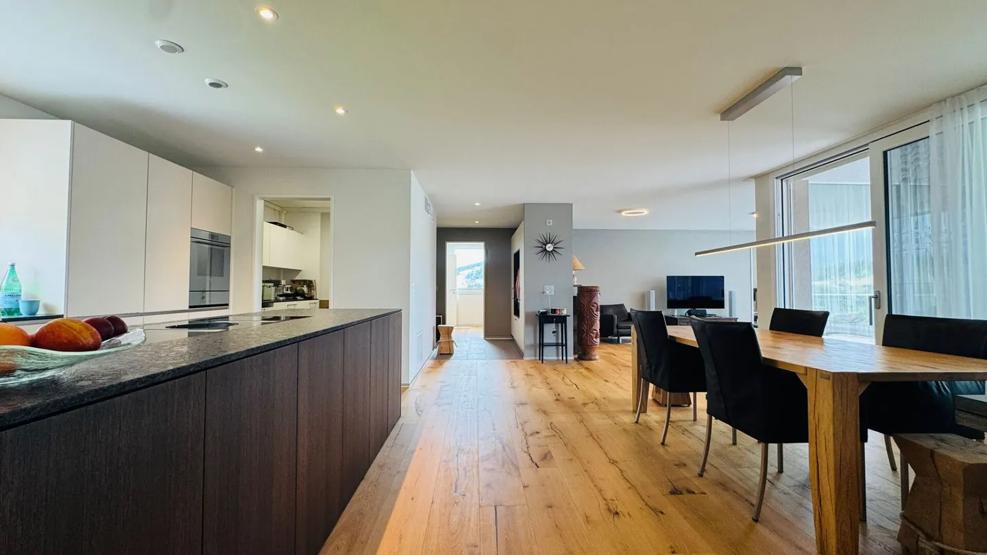 As new 5.5-room attic apartment with large terrace, 2 bathrooms and 3 indoor parking spaces - Photo 2 of 18