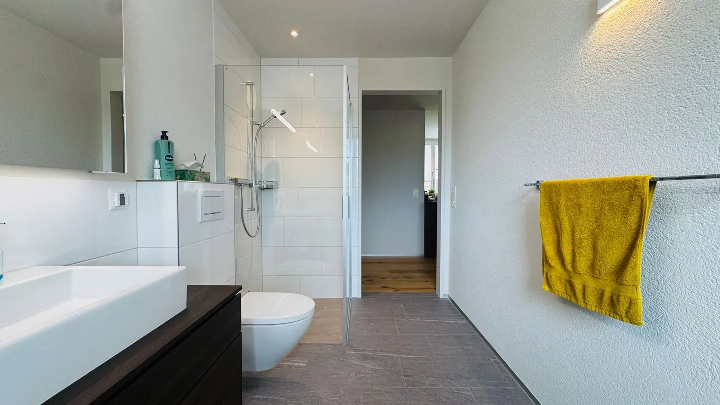 As new 5.5-room attic apartment with large terrace, 2 bathrooms and 3 indoor parking spaces - Photo 7 of 18
