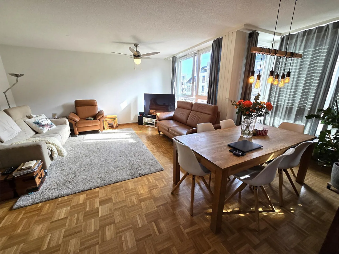 In the Schützenmatt district, spacious 4-room apartment - Photo 2 of 9