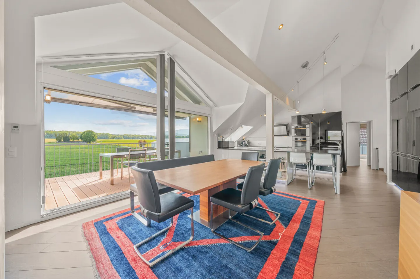 5.5-ROOM PENTHOUSE 5 MINUTES FROM NYON - Photo 1 of 7