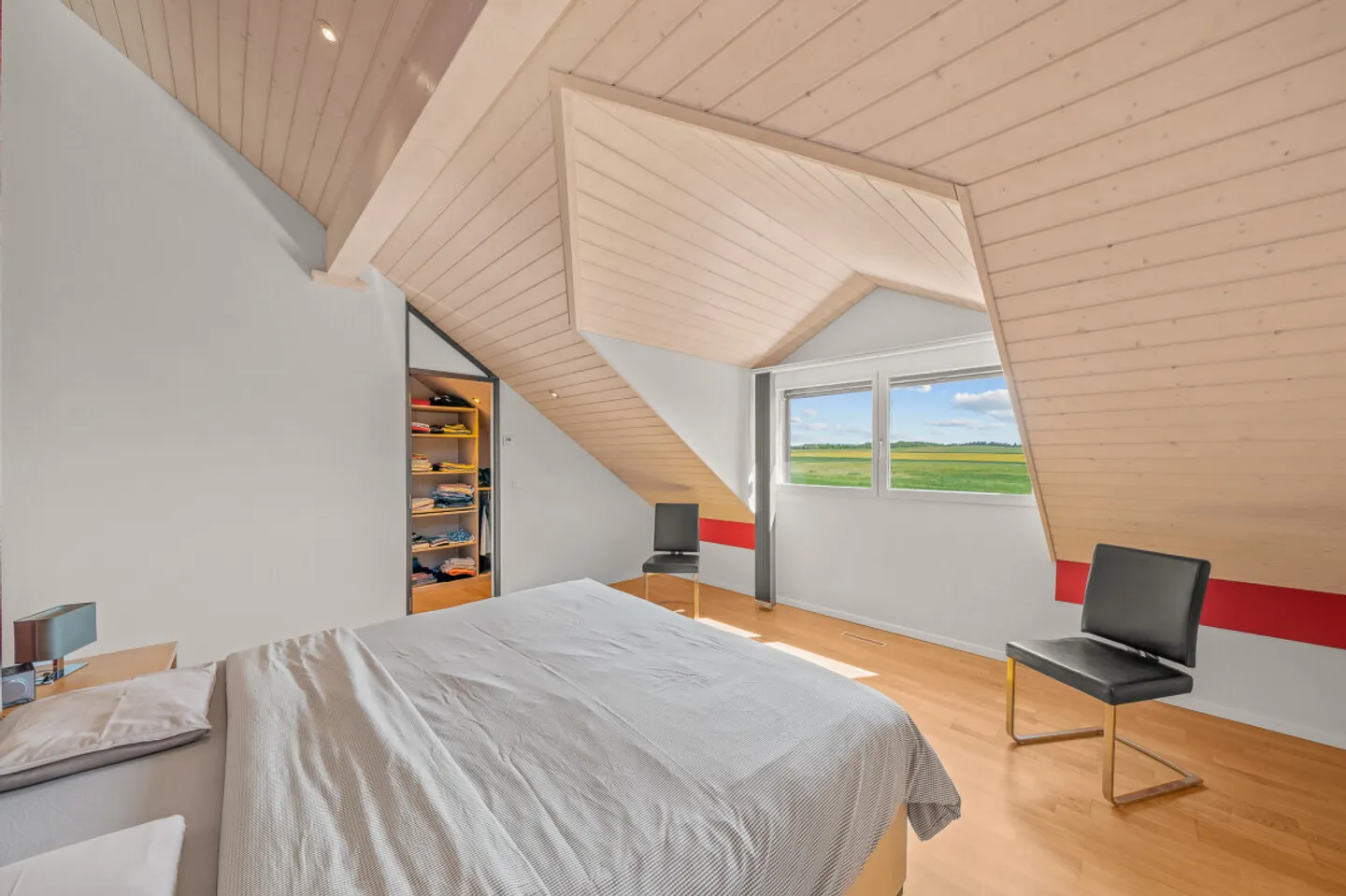 5.5-ROOM PENTHOUSE 5 MINUTES FROM NYON - Photo 5 of 7