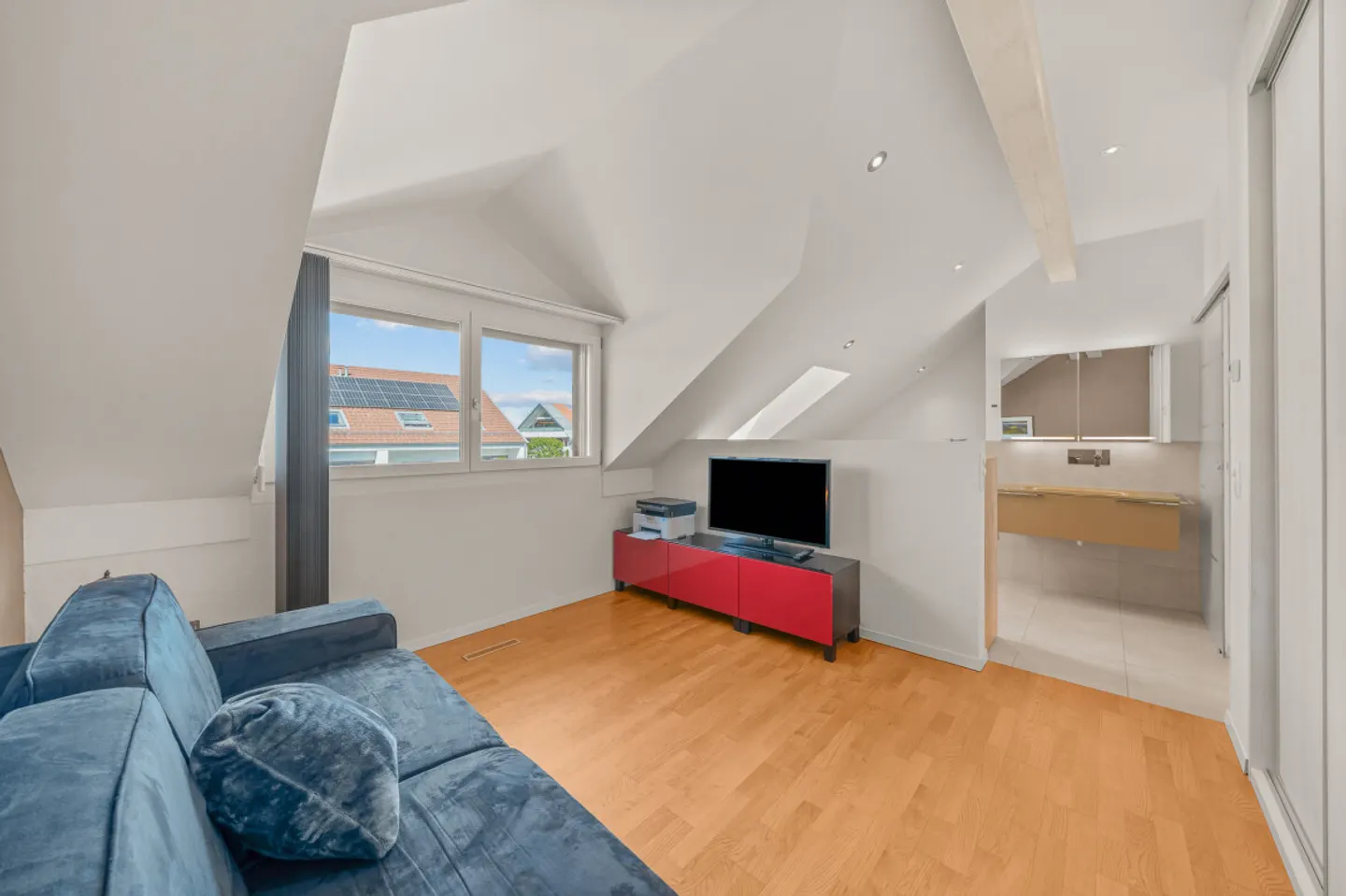 5.5-ROOM PENTHOUSE 5 MINUTES FROM NYON - Photo 6 of 7