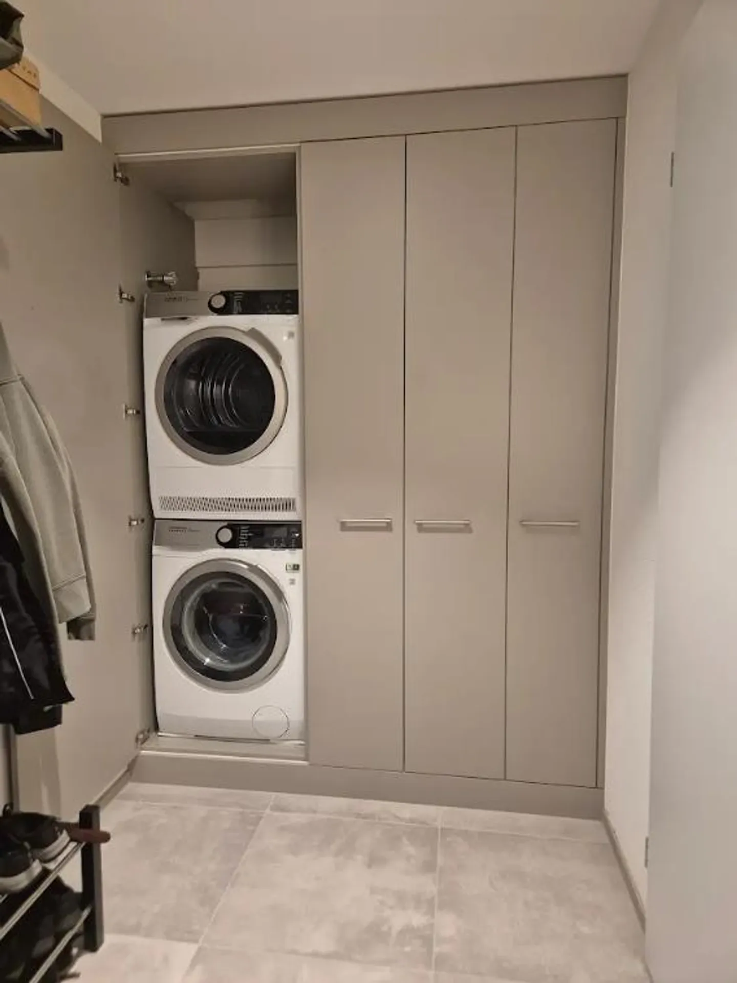 Appartement moderne 2.5 pièces avec loggia à Zurich Oerlikon - Photo 3 sur 9