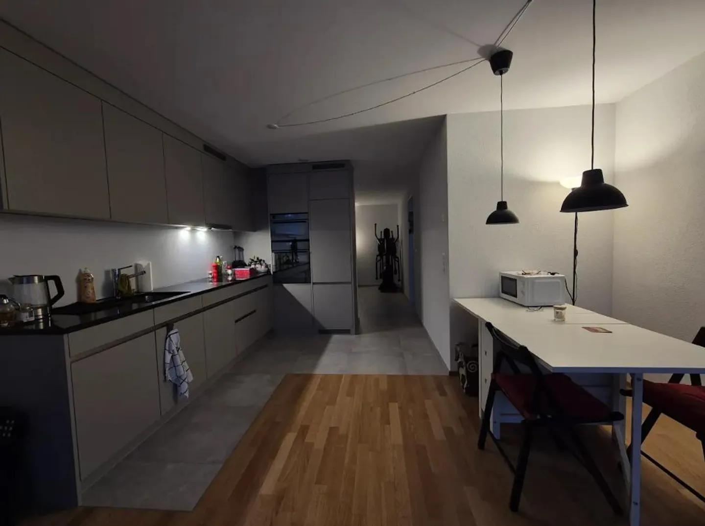 Appartement moderne 2.5 pièces avec loggia à Zurich Oerlikon - Photo 4 sur 9