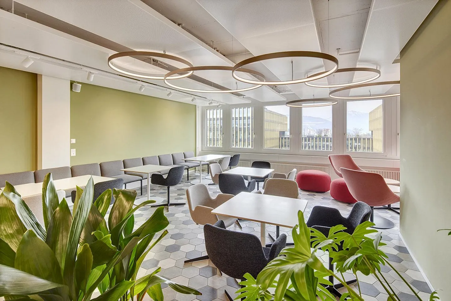 Parfait pour les petites équipes : bureau de 3 personnes dans un emplacement de choix - Bureau n° 12 - Photo 2 sur 10