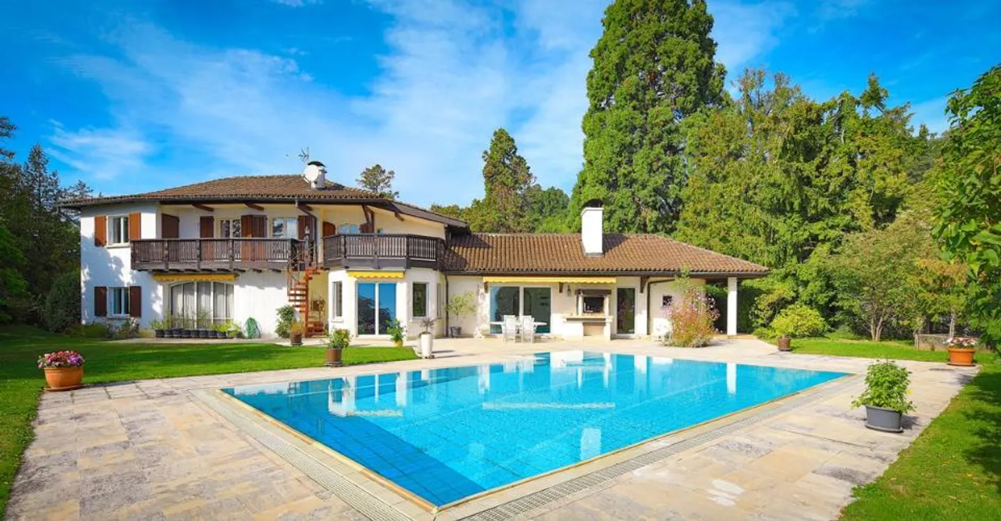 A Dream House in Chexbres - Pool and Panoramic View of the Lake and the Alps - Photo 1 of 11