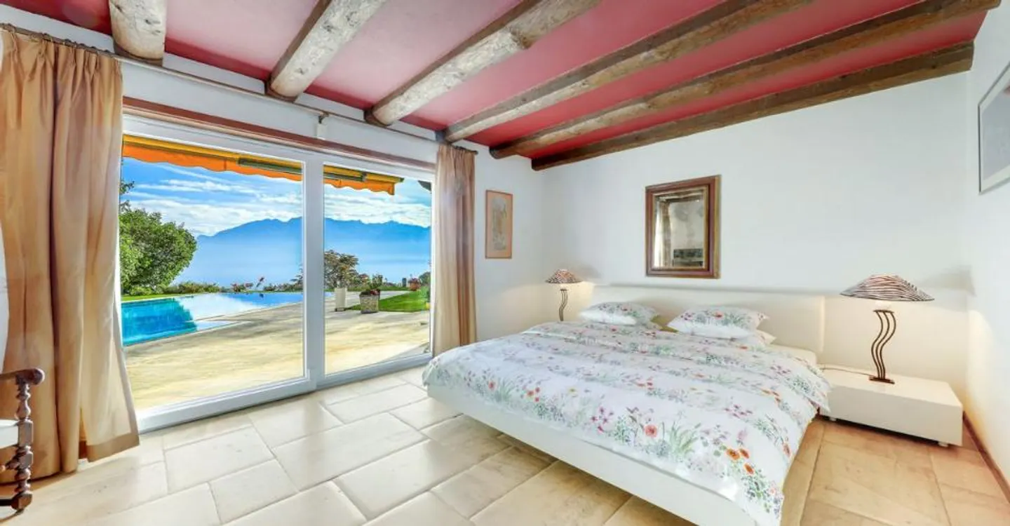 A Dream House in Chexbres - Pool and Panoramic View of the Lake and the Alps - Photo 4 of 11