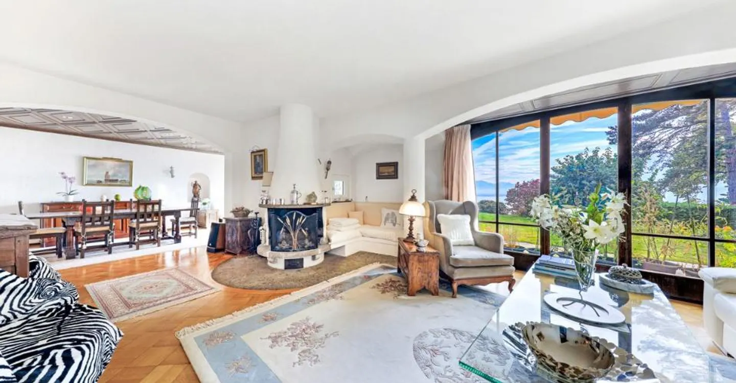 A Dream House in Chexbres - Pool and Panoramic View of the Lake and the Alps - Photo 8 of 11