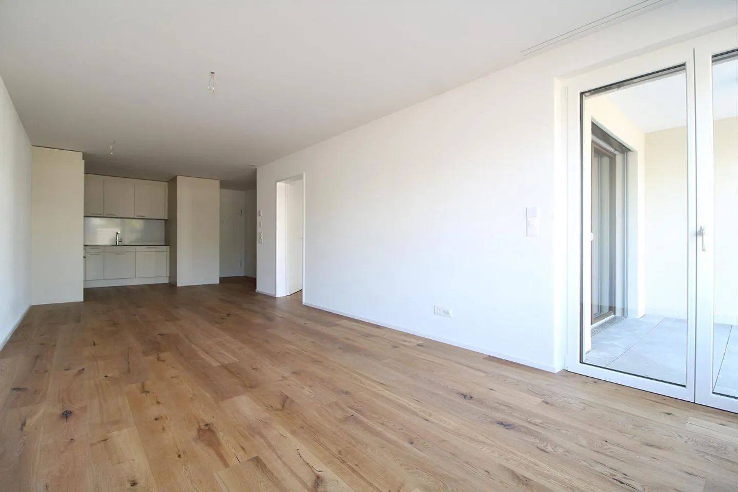 Moderne 2.5 Zimmerwohnung mit Sitzplatz - Foto 3 von 5