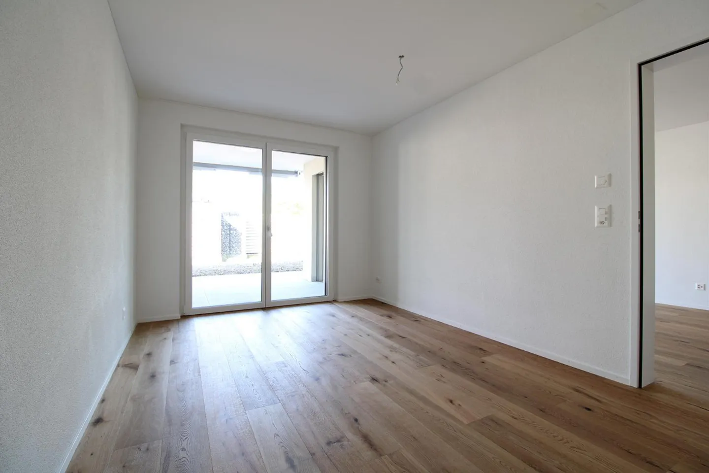 Moderne 2.5 Zimmerwohnung mit Sitzplatz - Foto 4 von 5