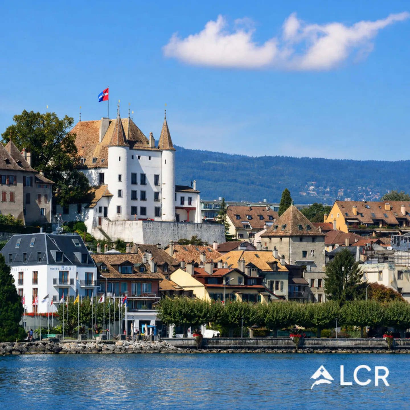 Magnificent 4.5 rooms in the city center of Nyon - 160m2 PPE - Balcony - Indoor parking - Photo 1 of 1