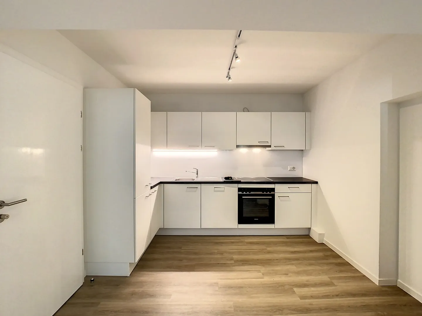 ESCLUSIVITÀ - Incantevole appartamento nel centro di Aubonne - Foto 2 di 11