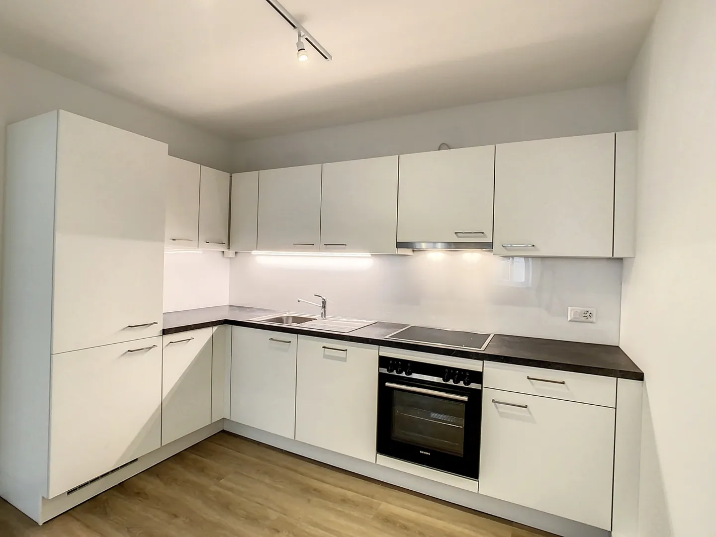 ESCLUSIVITÀ - Incantevole appartamento nel centro di Aubonne - Foto 3 di 11