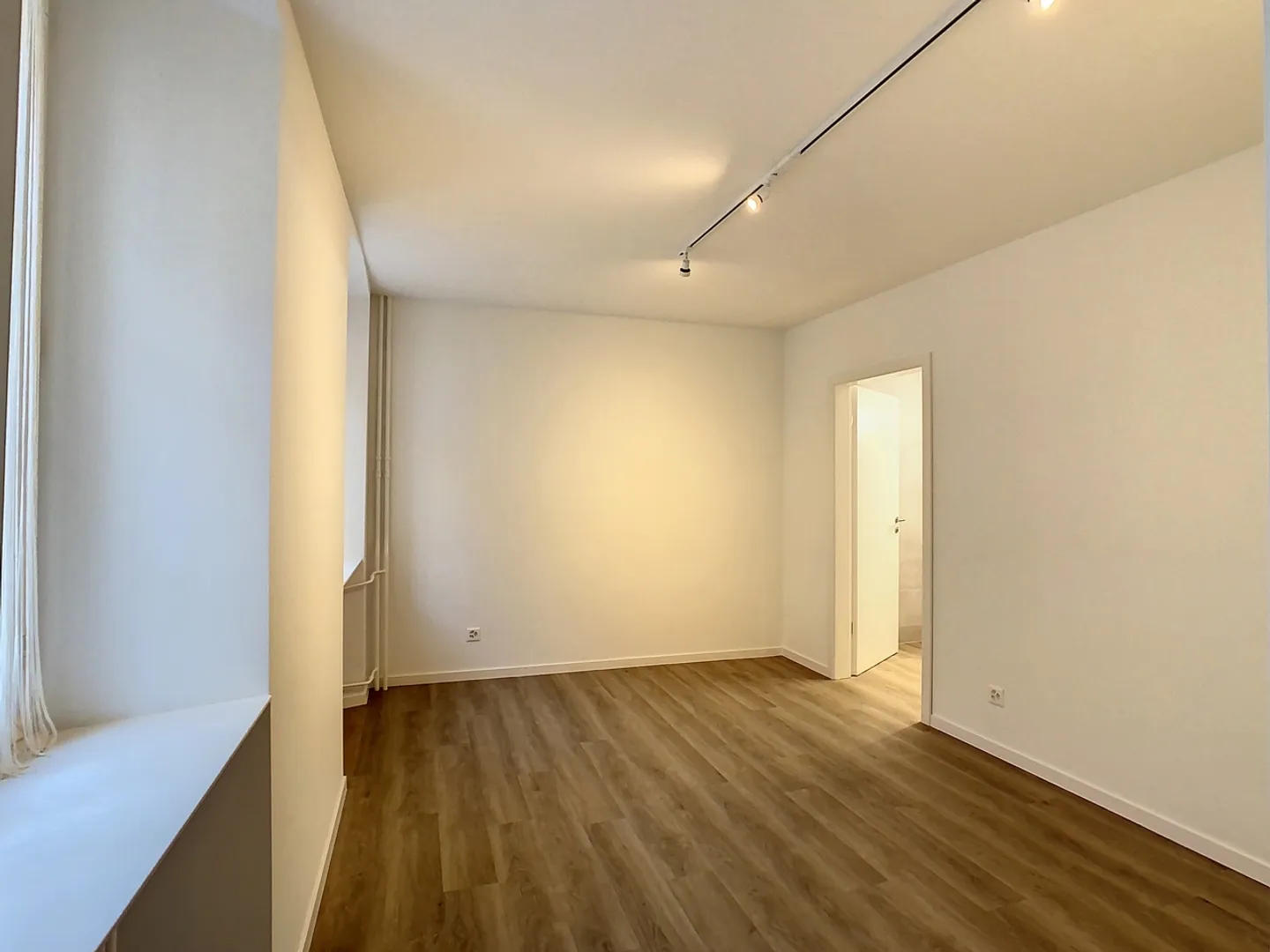 ESCLUSIVITÀ - Incantevole appartamento nel centro di Aubonne - Foto 8 di 11