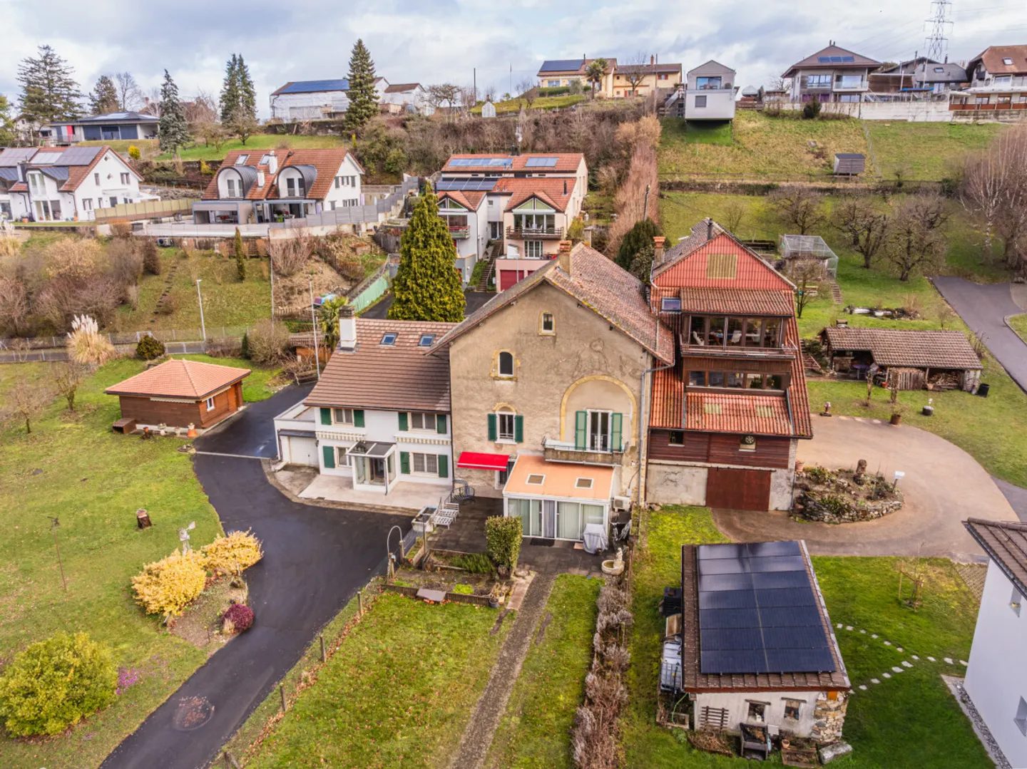 HAUS MIT BAUPOTENZIAL IN CHAVORNAY - Foto 1 von 12