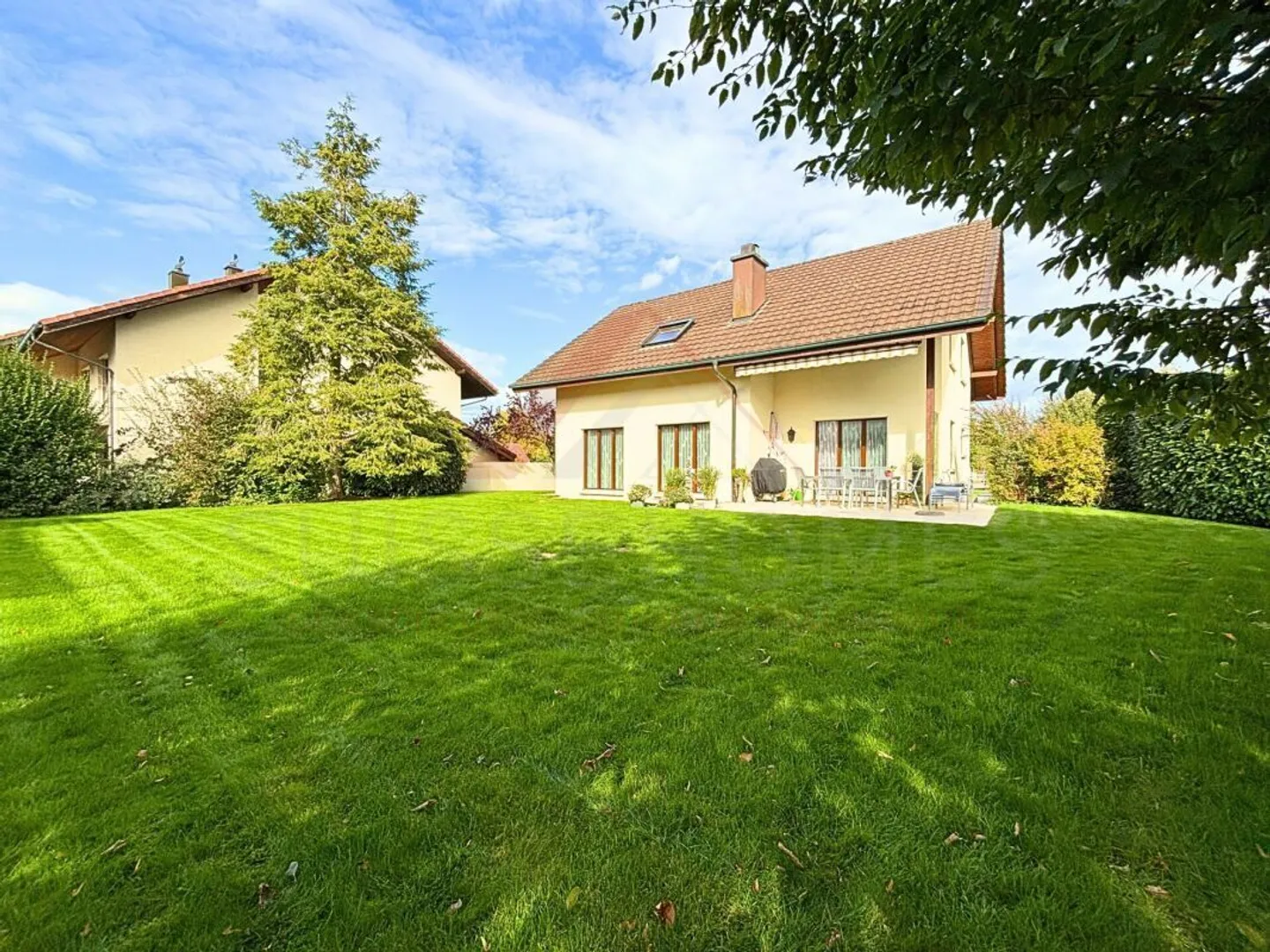 Une maison avec cœur, histoire et espace de vie - Votre oasis familiale à Worben - Photo 13 sur 16