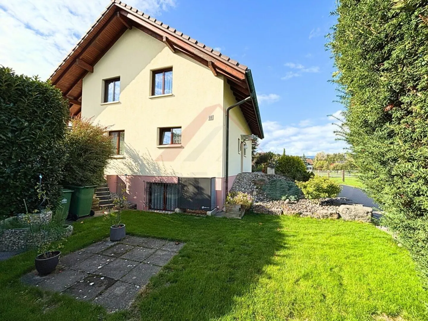Une maison avec cœur, histoire et espace de vie - Votre oasis familiale à Worben - Photo 15 sur 16