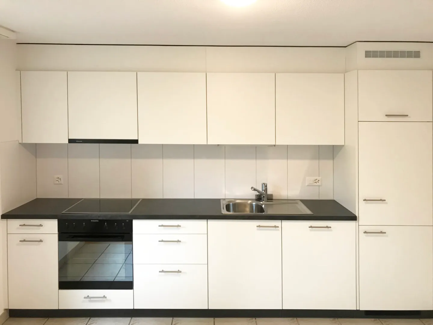 Joli appartement de 2œ pièces avec terrasse - Photo 2 sur 7