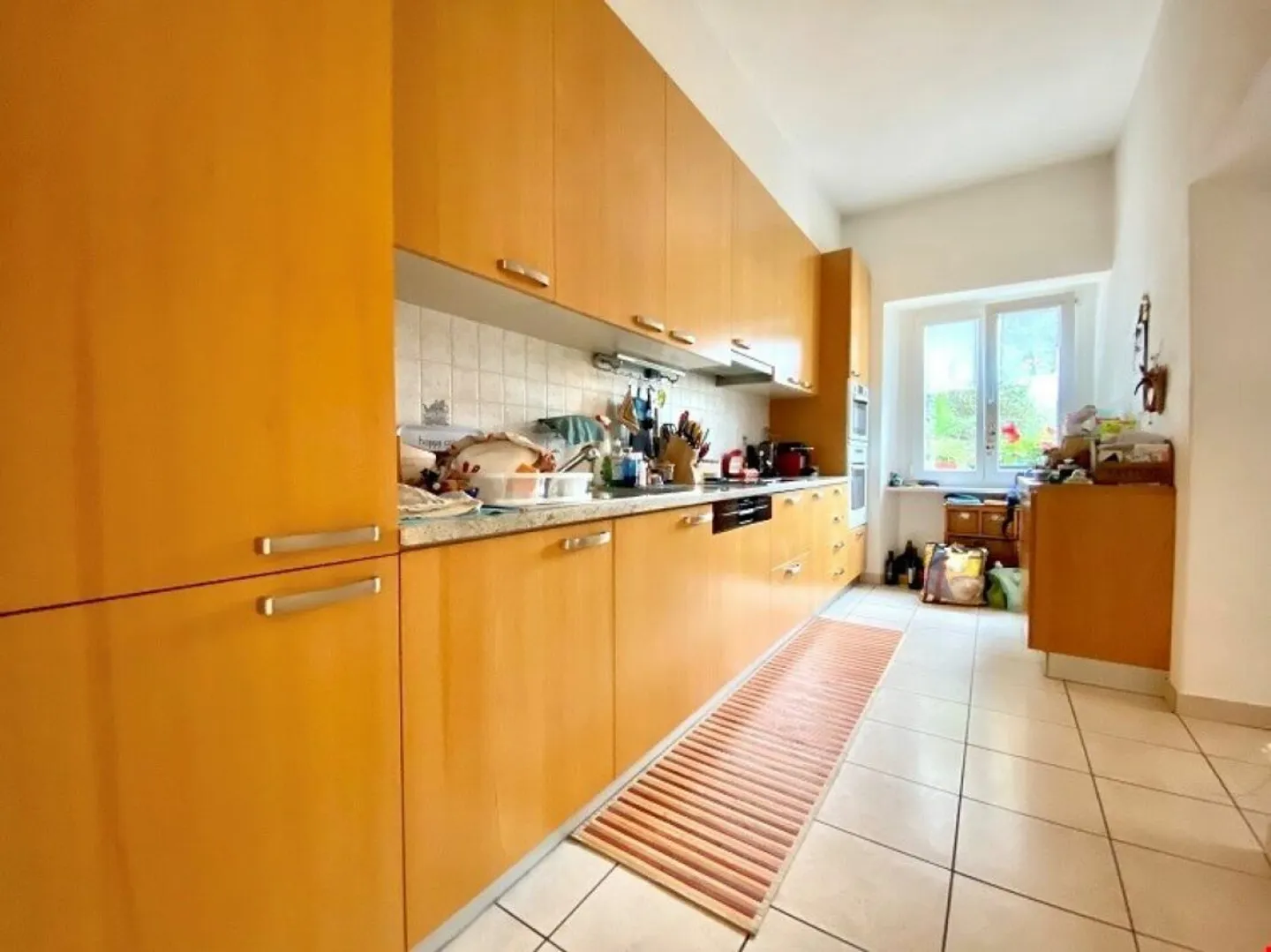 Casa unifamiliare ristrutturata in una posizione verde e tranquilla - Foto 5 di 11