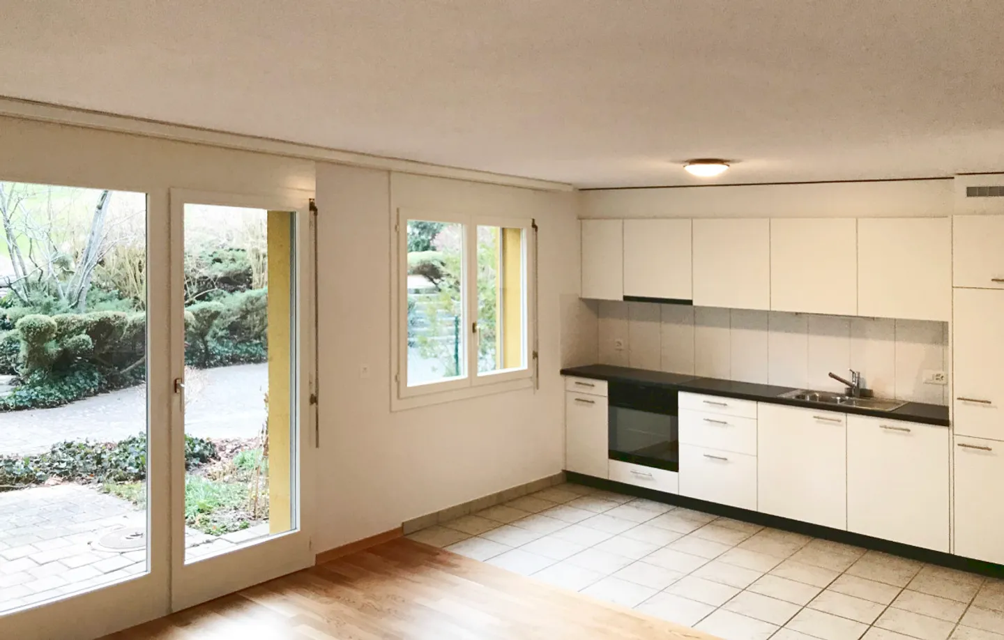 Joli appartement de 2œ pièces avec terrasse - Photo 3 sur 7