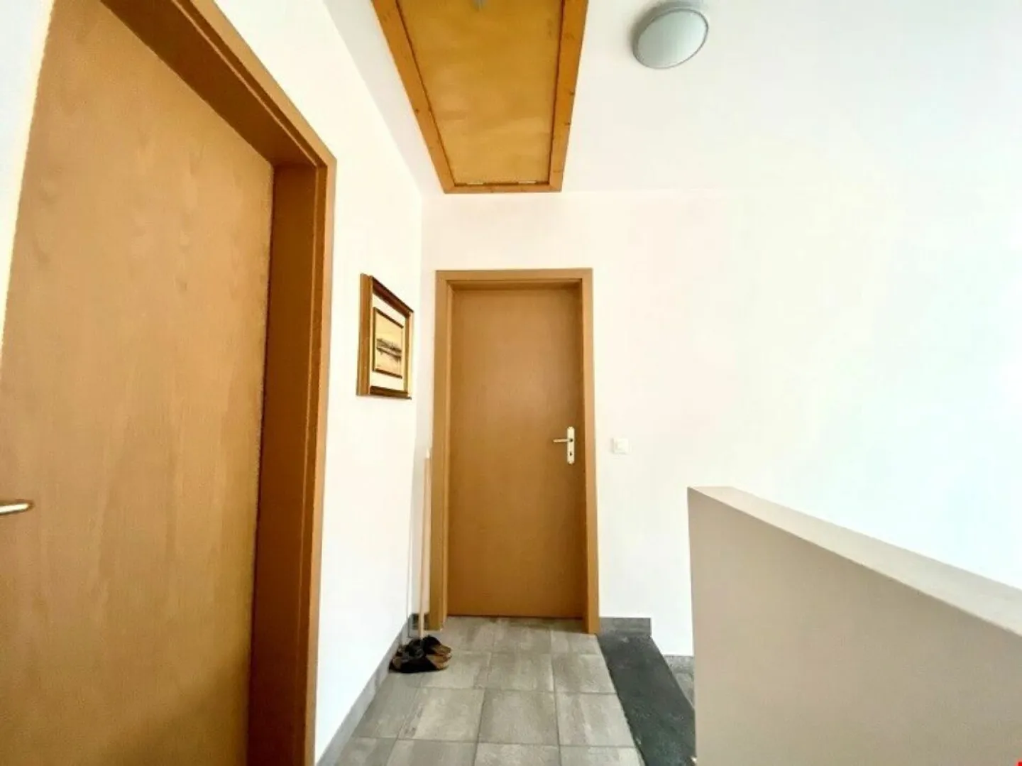 Casa unifamiliare ristrutturata in una posizione verde e tranquilla - Foto 6 di 11