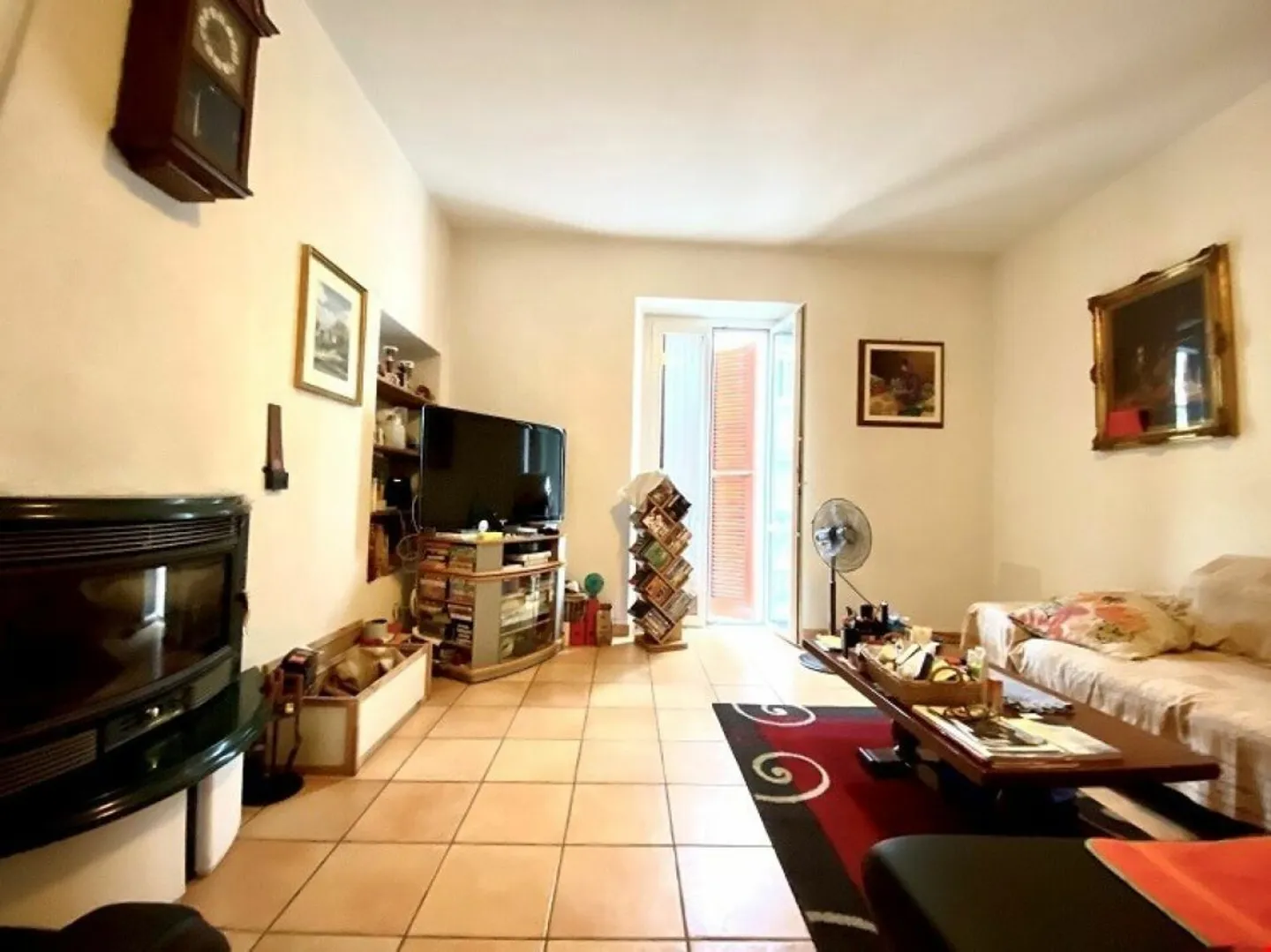 Casa unifamiliare ristrutturata in una posizione verde e tranquilla - Foto 10 di 11