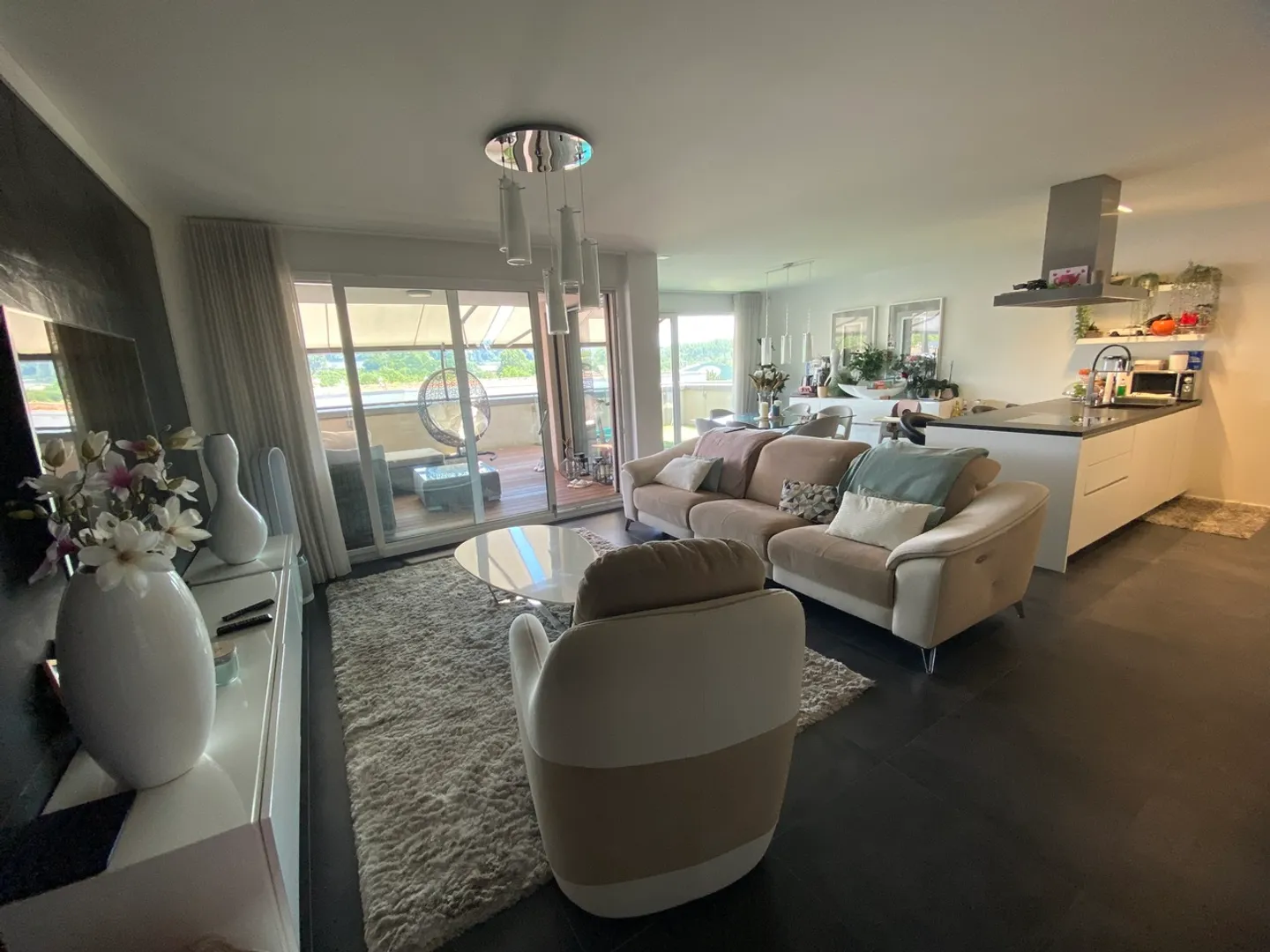 Appartement en attique avec 4,5 pièces et terrasse de 33m2 à Echandens - Photo 2 sur 8