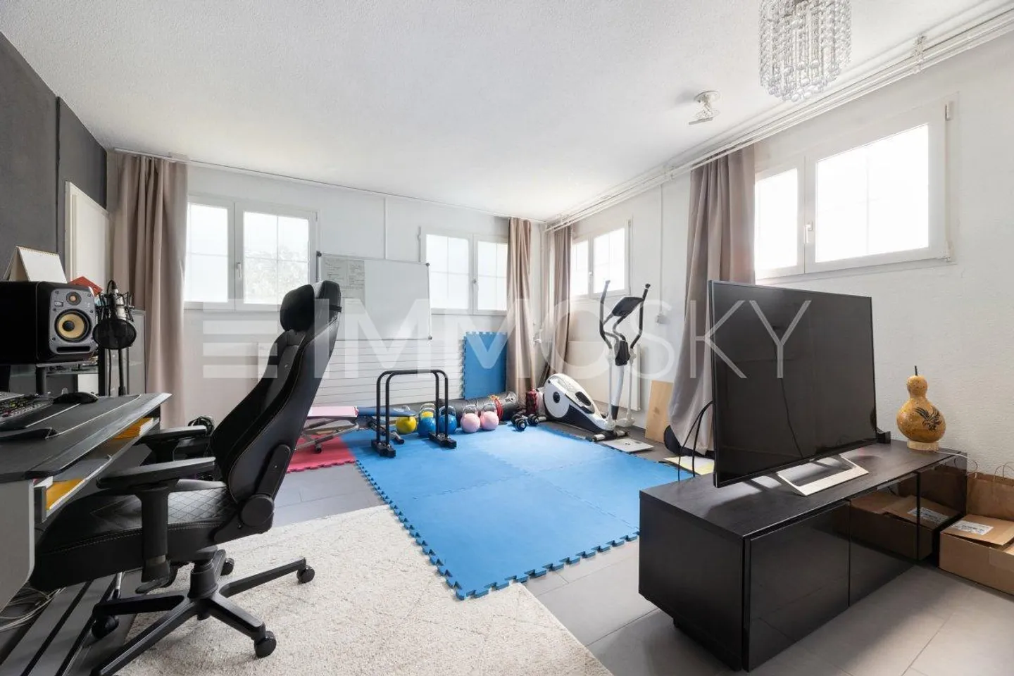 Space Wonder Perfect for Families - Photo 5 of 5