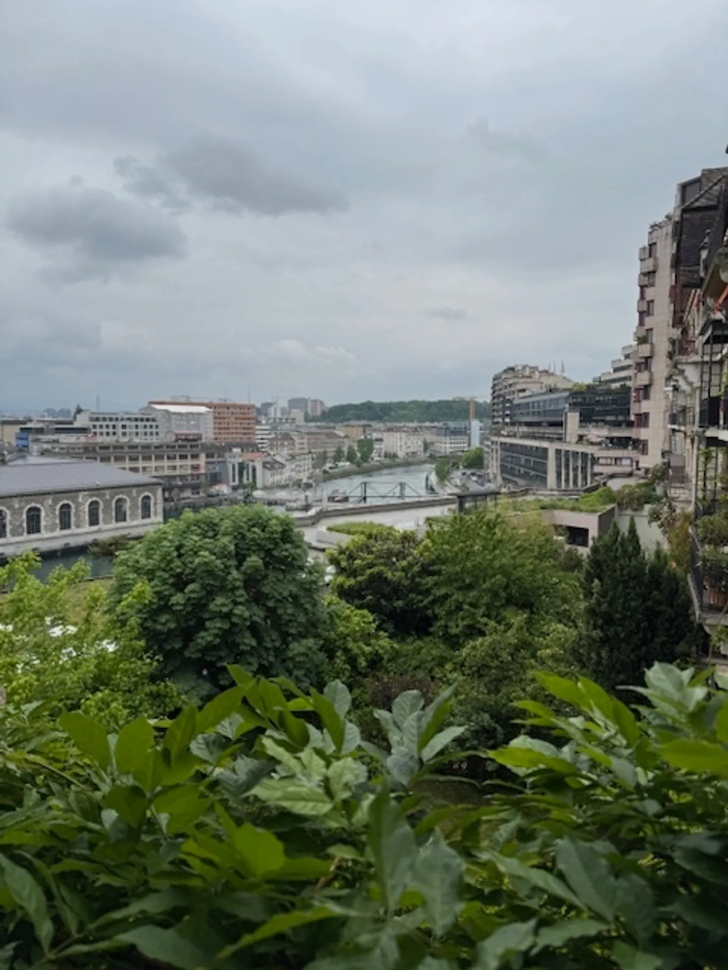 Appartement Charmant avec Vue Jardin - Photo 1 sur 5