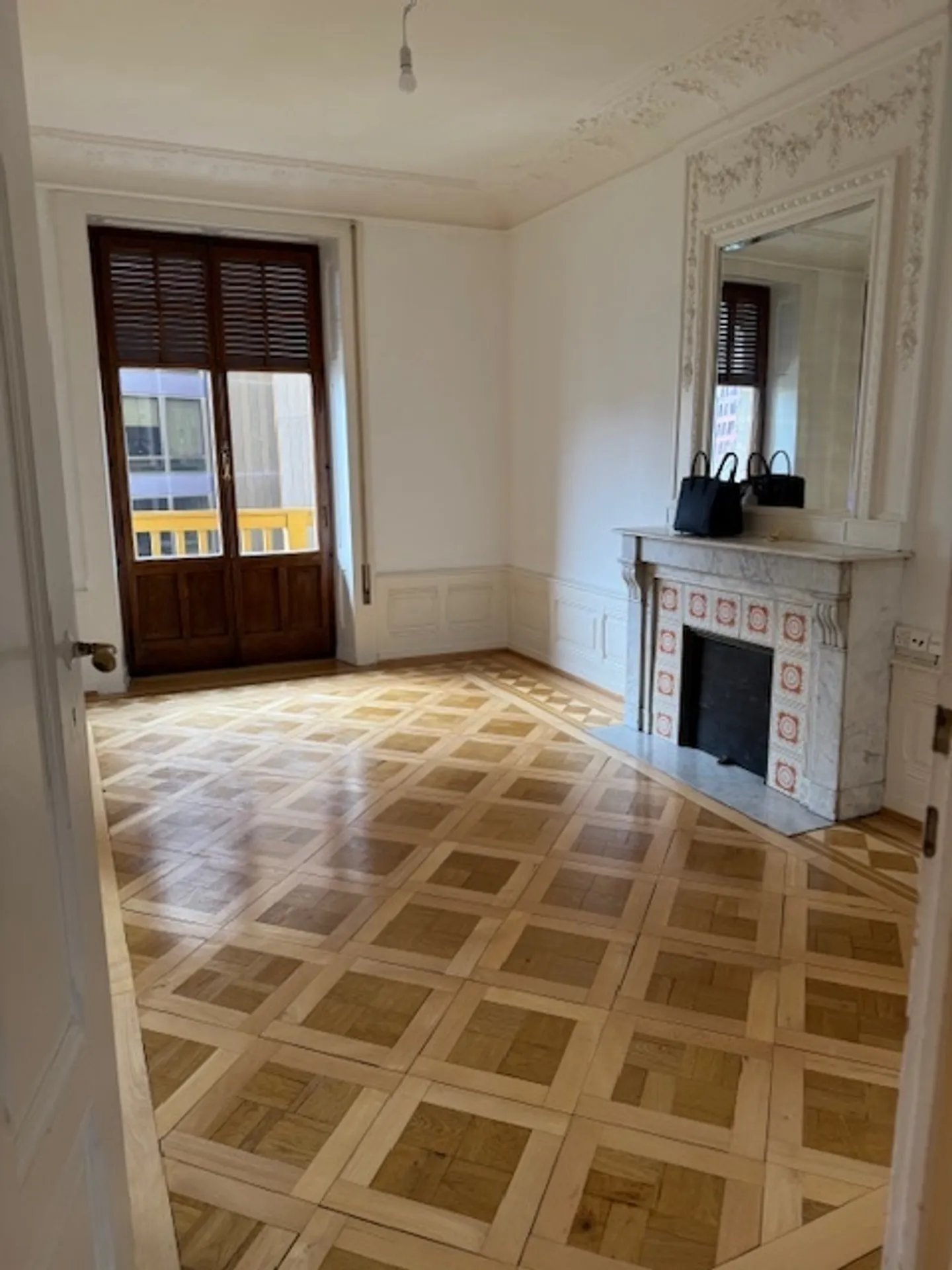 Appartement Charmant avec Vue Jardin - Photo 2 sur 5