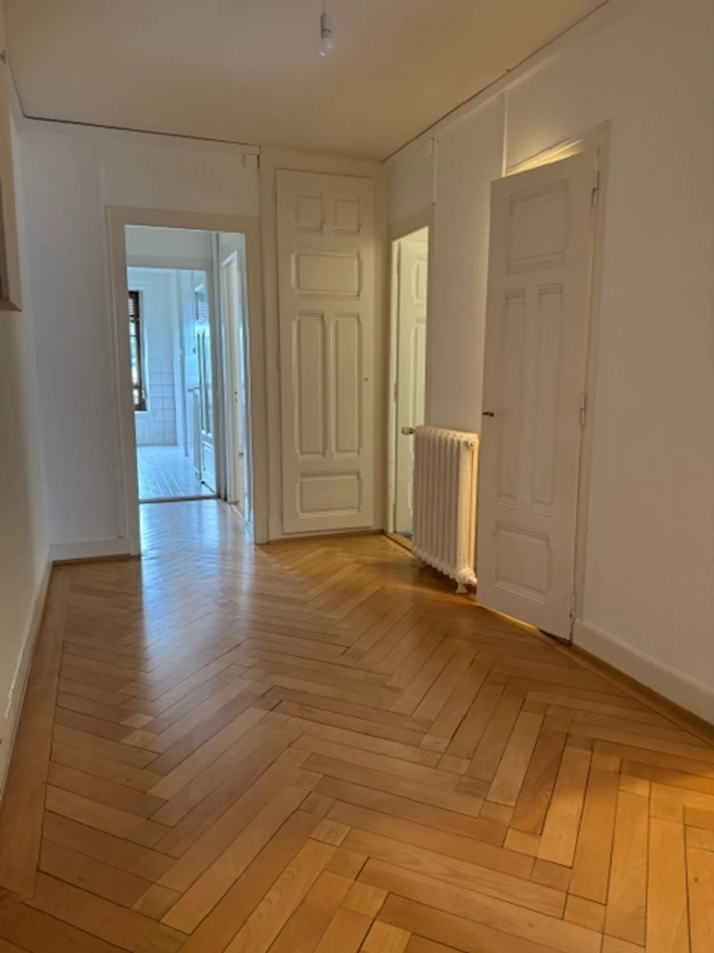 Appartement Charmant avec Vue Jardin - Photo 3 sur 5